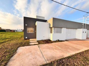 Casa · 97m² · 3 Ambientes · 1 Cochera · Remax Alquila PH Estrenar 2 Dorm.