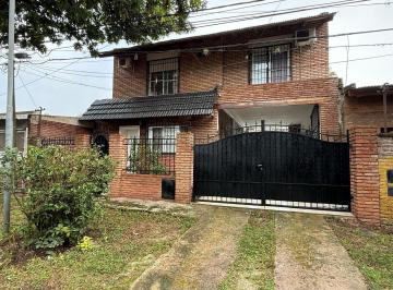 Casa · 160m² · 5 Ambientes · 2 Cocheras · Casa 3 Dorm., Comodín, Jardín y Pileta en Granadero Baigorria