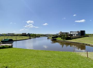 Casa · 170m² · 5 Ambientes · 6 Cocheras · Casa en El Cazal Al Rio en Venta - Barrio Nautico