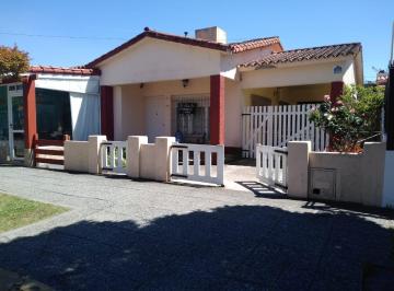 Casa · 3 Ambientes · 1 Cochera · Chalet Tres Ambientes Dpto. Monoambiente - Excelente Ubicación