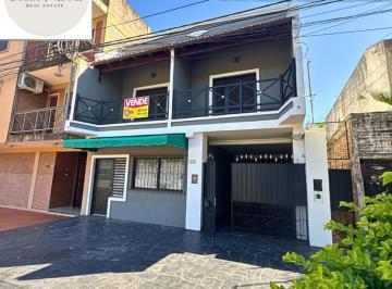 Casa · 160m² · 5 Dormitorios · 1 Cochera · Vende Casa + Local Comercial - Av Las Heras No 1136 - Zona Unne - Resistencia