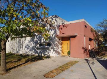 Casa · 120m² · 4 Ambientes · 1 Cochera · Casa Chalet en Alquiler en Santa Guadalupe, Pilar del Este, Pilar