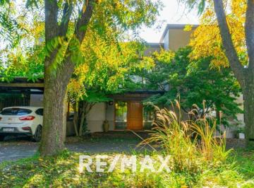 Casa · 195m² · 5 Ambientes · 3 Cocheras · Venta Casa Barrio Privado Santa Silvina, Pilar.