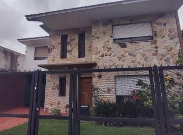 Casa de 4 ambientes, Quilmes · Chalet en Dos Plantas, 4 Ambientes