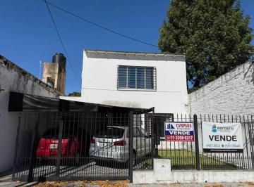 Casa · 130m² · 3 Ambientes · 2 Cocheras · Casa en Venta con Pileta