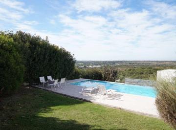 Casa · 270m² · 5 Ambientes · 4 Cocheras · Venta de Casa en Country La Cuesta. Pileta. 3 Dorm..
