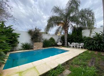 Casa · 305m² · 7 Ambientes · 2 Cocheras · Baigorria - 4 Dorm - Piscina - Cochera