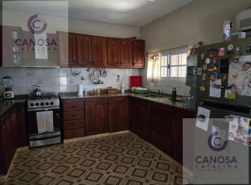 Casa · 170m² · 5 Ambientes · 2 Cocheras · Hermosa Casa 5 Ambientes a La Venta
