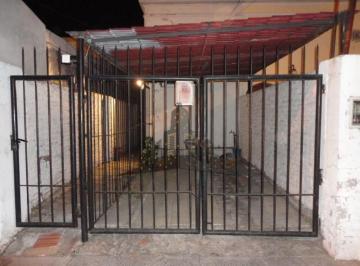 Casa · 77m² · 3 Ambientes · Venta en Block - PH con Cochera - Caseros Centro Ideal Dos Familias - Permuta - Partido de Tres de F