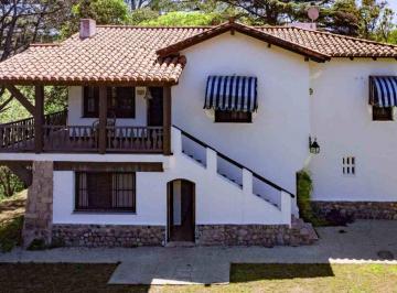 Casa · 300m² · 8 Ambientes · 2 Cocheras · Casona de Estilo, Gran Parque La Granja