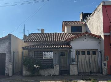 Casa de 4 ambientes, Lanús · Venta de Casa con Gran Terreno en Remedios de Escalada