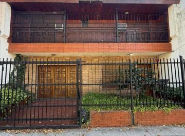 Casa · 290m² · 4 Ambientes · 3 Cocheras · Casa en Venta en Carapachay
