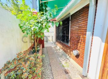 Casa · 63m² · 4 Ambientes · Tolosa PH en Venta