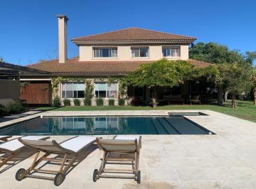 Casa · 322m² · 6 Ambientes · 1 Cochera · Casa en Venta en Barrio Buenos Aires Golf