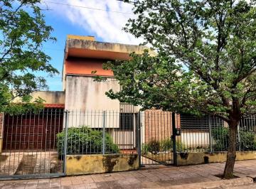 Casa · 200m² · 3 Dormitorios · 2 Cocheras · Lomas de San Martin! 3 Dorm 2 B Patio Garaje Dependencia