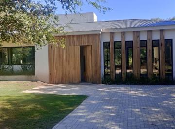 Casa · 175m² · 3 Ambientes · 2 Cocheras · Casa en Venta en La Pankana