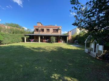Casa · 240m² · 4 Ambientes · 5 Cocheras · Exc. Casa Vta 3 Dorm Qcho/pileta en La Almudena