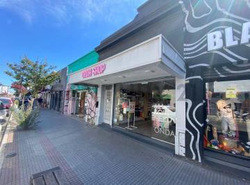 Local comercial · 150m² · 4 Ambientes · Local en Venta con Dependencia en Ensenada
