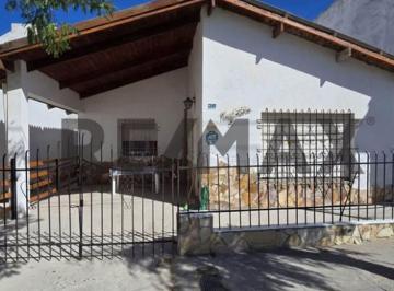 Casa · 162m² · 4 Ambientes · 1 Cochera · Vendo Casa Las Grutas, 1° Bajada a Pasos del Mar