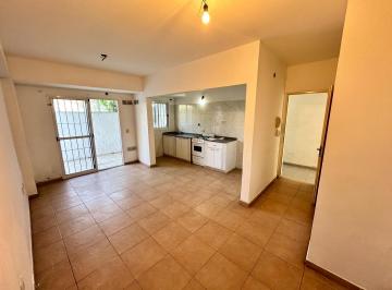 Departamento · 40m² · 2 Ambientes · Alquilo Dos Ambientes con Patio Moreno Centro