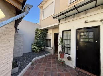 Casa · 60m² · 3 Ambientes · Duplex en Alquiler 3 Amb. C/ Patio - Villa Luzuriaga