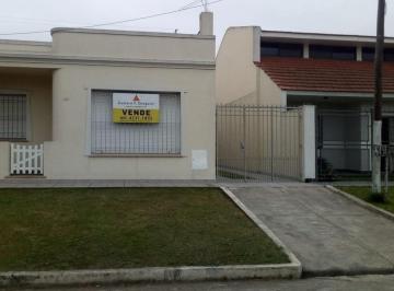 Casa · 150m² · 4 Ambientes · 2 Cocheras · Casa en Venta Ubicado en Llavallol, Lomas de Zamora, G. B. a. Zona Sur