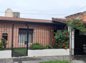 Casa · 237m² · 13 Ambientes · 1 Cochera · Casa en Venta Ubicado en Llavallol, Lomas de Zamora, G. B. a. Zona Sur