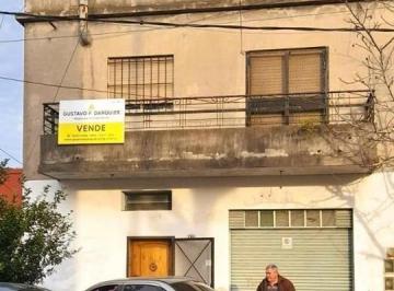 PH · 223m² · 5 Ambientes · 1 Cochera · Departamento PH en Venta Ubicado en Lanús Este, Lanús, G. B. a. Zona Sur