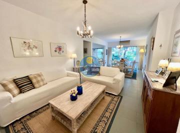 Foto1 · En Venta, Playa Mansa, Zona Parada 16, de 3 Dorm., con Parrillero.