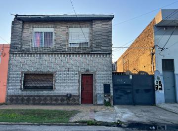 Casa · 200m² · 6 Ambientes · 8 Cocheras · Venta 3 Viviendas en Block en Villa Dominico