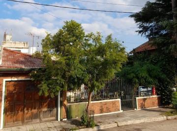 Casa · 150m² · 7 Ambientes · Casa Chalet en Venta Ubicado en Temperley, Lomas de Zamora, G. B. a. Zona Sur