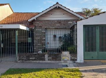 Casa · 186m² · 6 Ambientes · 3 Cocheras · Casa en Venta Ubicado en Turdera, Lomas de Zamora, G. B. a. Zona Sur