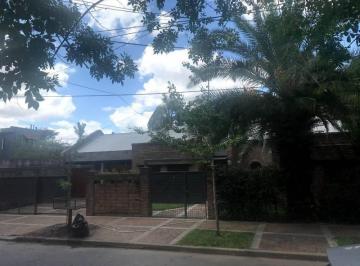 Casa · 205m² · 8 Ambientes · 2 Cocheras · Casa en Venta Ubicado en Adrogué, Almirante Brown, G. B. a. Zona Sur