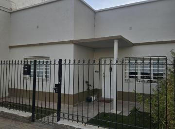 Casa · 145m² · 8 Ambientes · 1 Cochera · Casa Apto Profesional. Centro de Cipolletti.