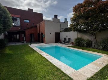Casa · 180m² · 3 Ambientes · 3 Cocheras · Alquiler Permamente 12/24 Meses Casa con Pileta