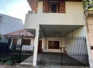 Casa · 158m² · 5 Ambientes · 2 Cocheras · Casa de 4 Dormitorio con Cochera Ubicada en Av 38 E/ 23 y 24 | La Plata.