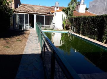 Casa · 170m² · 3 Ambientes · 1 Cochera · Casa de 3 Amb. Jardin Pileta Parrilla en Bella Vista
