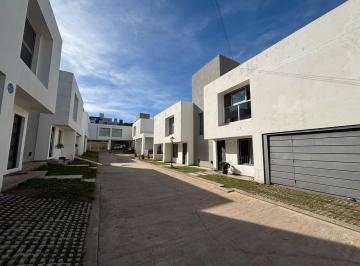 Casa de 6 ambientes, La Calera · La Cuesta Plaza. Dúplex en Venta de 3 Dorm., 2 Cocheras, Pileta, Quincho