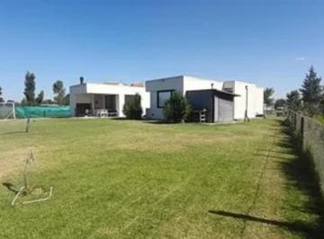 Casa · 176m² · 4 Ambientes · 1 Cochera · Venta Casa 4 Ambientes Barrio La Alameda Canning San Vicente