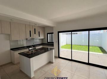 Casa · 134m² · 4 Ambientes · 1 Cochera · Duplex 3 Dorm. en Quebradas de Manantiales.