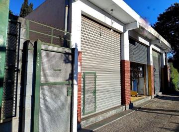 Local comercial · 107m² · Venta 3 Locales en Block + Vivienda de Dos Ambientes