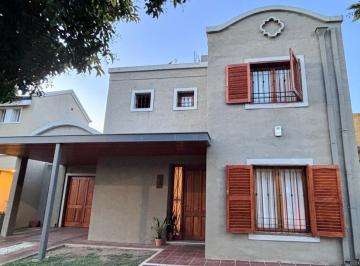 Casa · 260m² · 5 Ambientes · 2 Cocheras · Casa en Solares de Sta Maria Proximo Manantiales