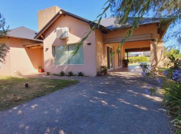 Casa · 92m² · 3 Ambientes · 1 Cochera · Venta Casa 3 Ambientes en Dos Lotes Pileta Aero Country Club General Rodriguez