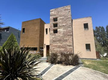 Casa · 180m² · 4 Ambientes · Casa en Venta o Alquiler en El Barrio Malibu, San Vicente