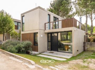 Casa · 87m² · 3 Ambientes · 1 Cochera · Venta Casa en Berlin Woods Pinamar Norte con Seguridad
