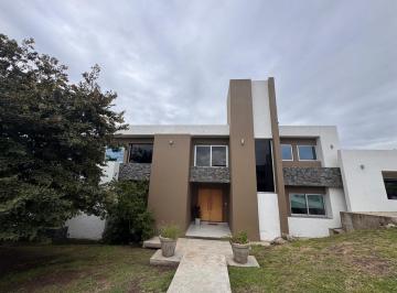 Casa · 430m² · 4 Dormitorios · 5 Cocheras · Venta - Casa 4 Dorm. 3 Baños - 2 Plantas - La Rufina