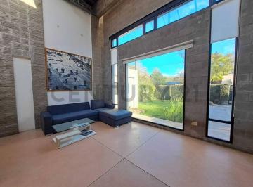 Casa · 170m² · 5 Ambientes · 2 Cocheras · Venta Casa 5 Ambientes en Villa Udaondo, Parque Leloir