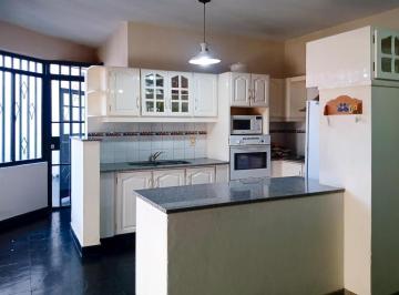 Casa · 232m² · 6 Ambientes · 1 Cochera · Venta/permuta - Casa de 3 Dorm. con Cochera y Local Comercial. Bella Vista, Rosario.