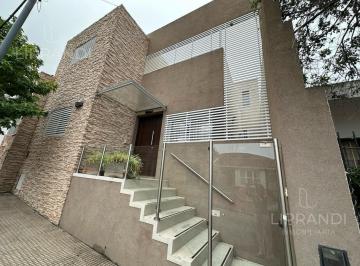 Casa · 175m² · 3 Ambientes · 1 Cochera · Zona Shopping Nvo Centro - con Cochera - Sin Expensas