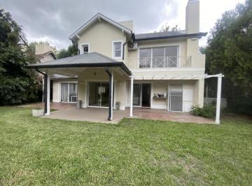 Casa · 237m² · 4 Ambientes · Casa en Venta en Bermudas Pilar